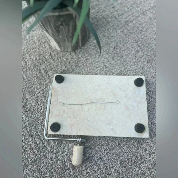 Beautiful Solid Marble Cheese Slicer with extra replacement wire - 5 x 7.75 - Picture 8 of 9